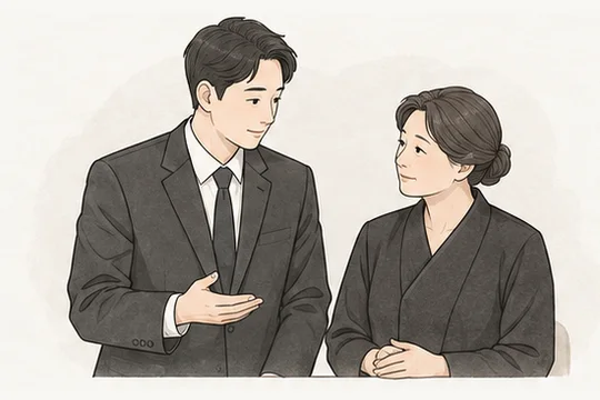 장례지도사가 유가족에게 차분히 설명하는 모습